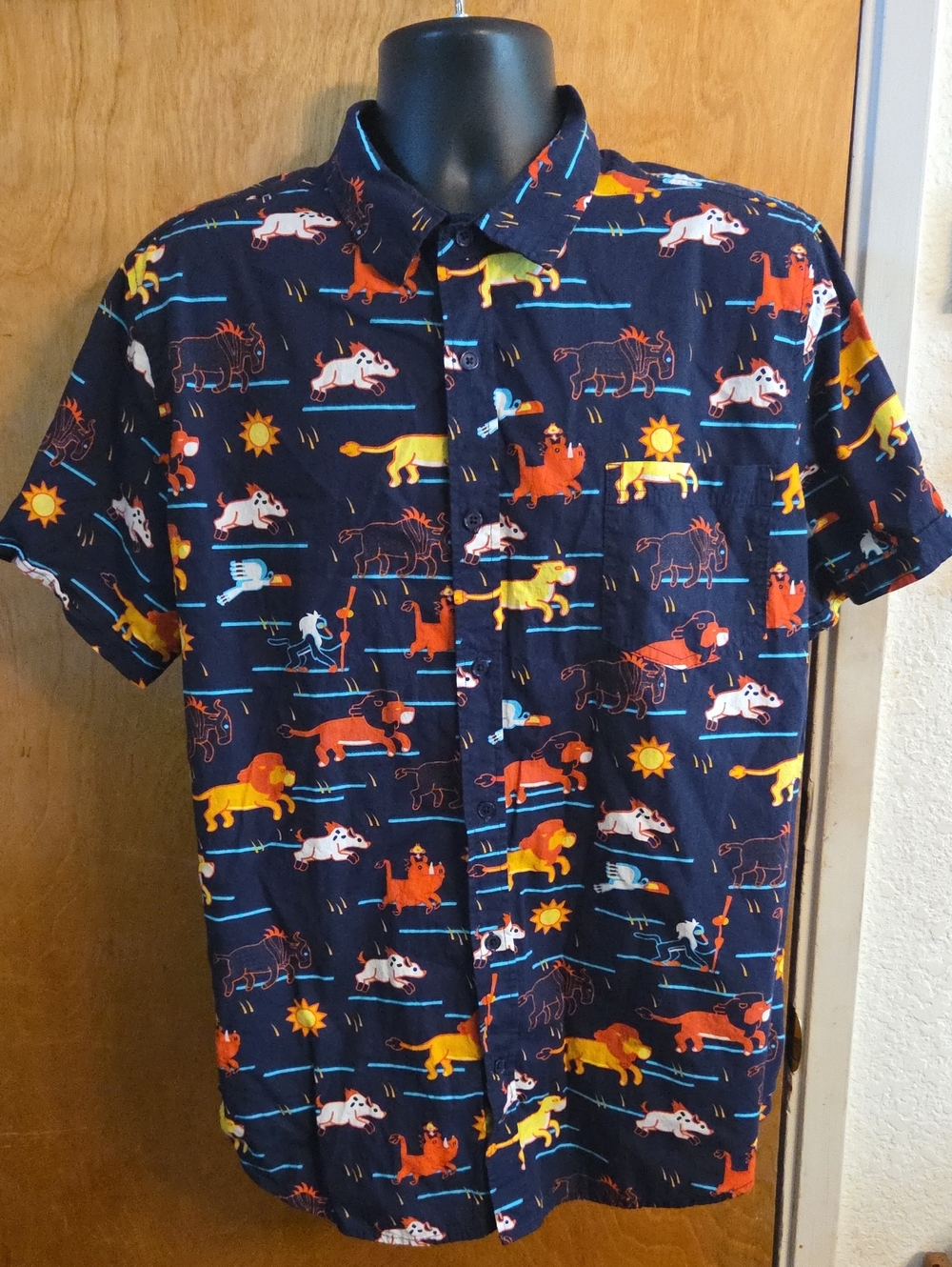 Disney The Lion King Stampede Woven Button-Up Size XL